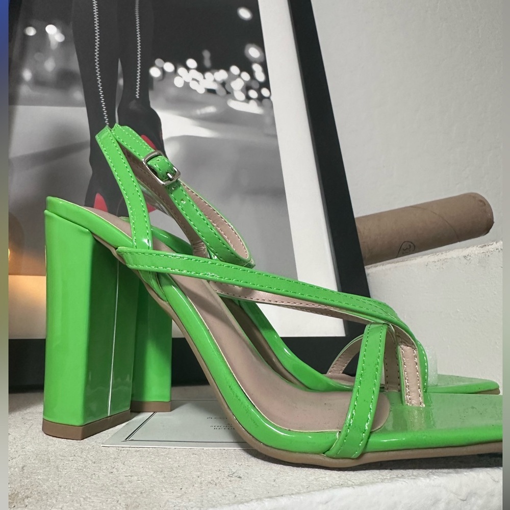 (Brand New) WOMENS GREEN STRAPPY SANDALS